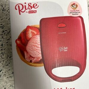 Waffle bowl maker